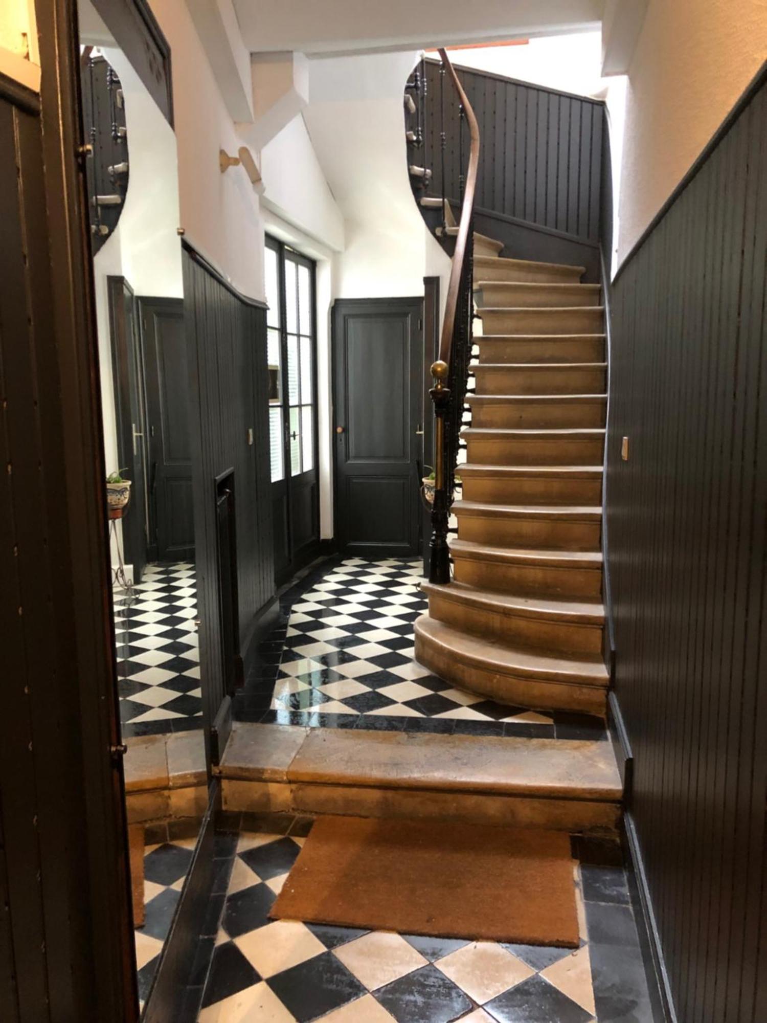 Appartement De 30 M2 Dans Le Triangle D'or De *